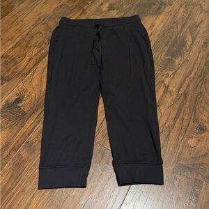 Lululemon women’s black ready to rulu crop joggers size 12